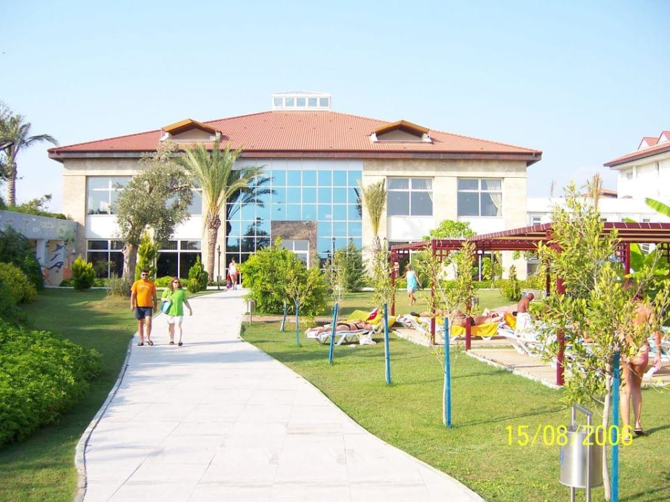 Blick vom 2.Pool auf das Haupthaus Hotel Süral Resort