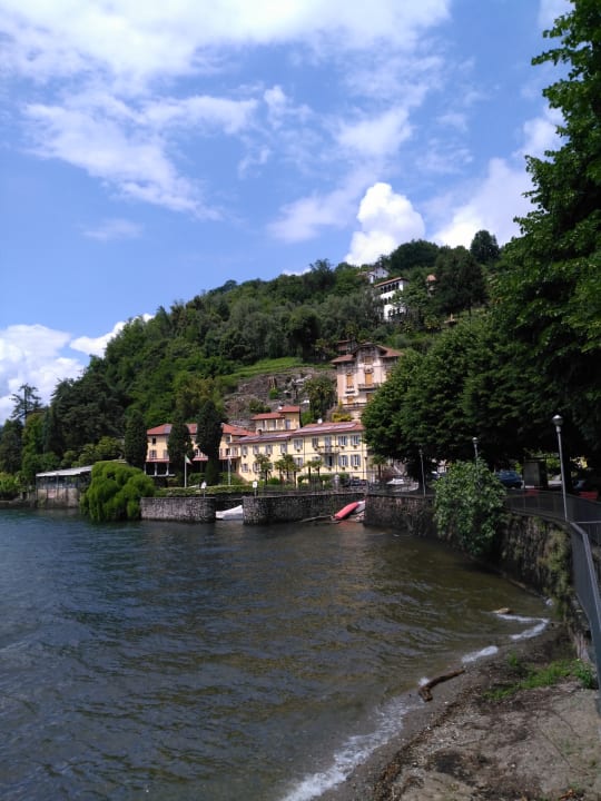 Blick vom Ort zum Hotel Relais Villa Porta