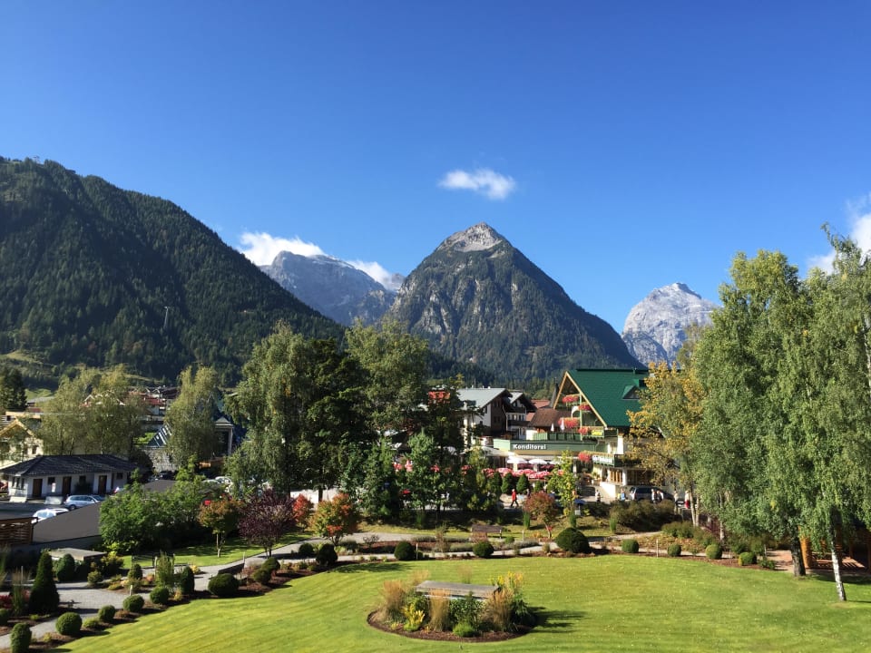 Blick vom Balkon  aja Fürstenhaus am Achensee