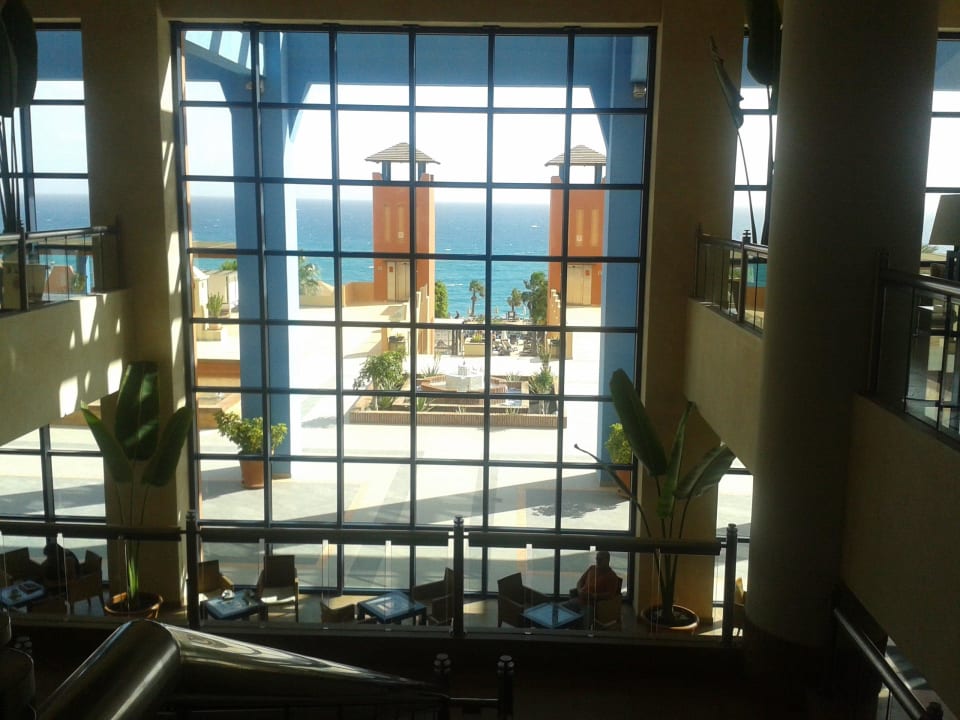 Ausblick von der Lobby auf den Terrassenbereich H10 Tindaya