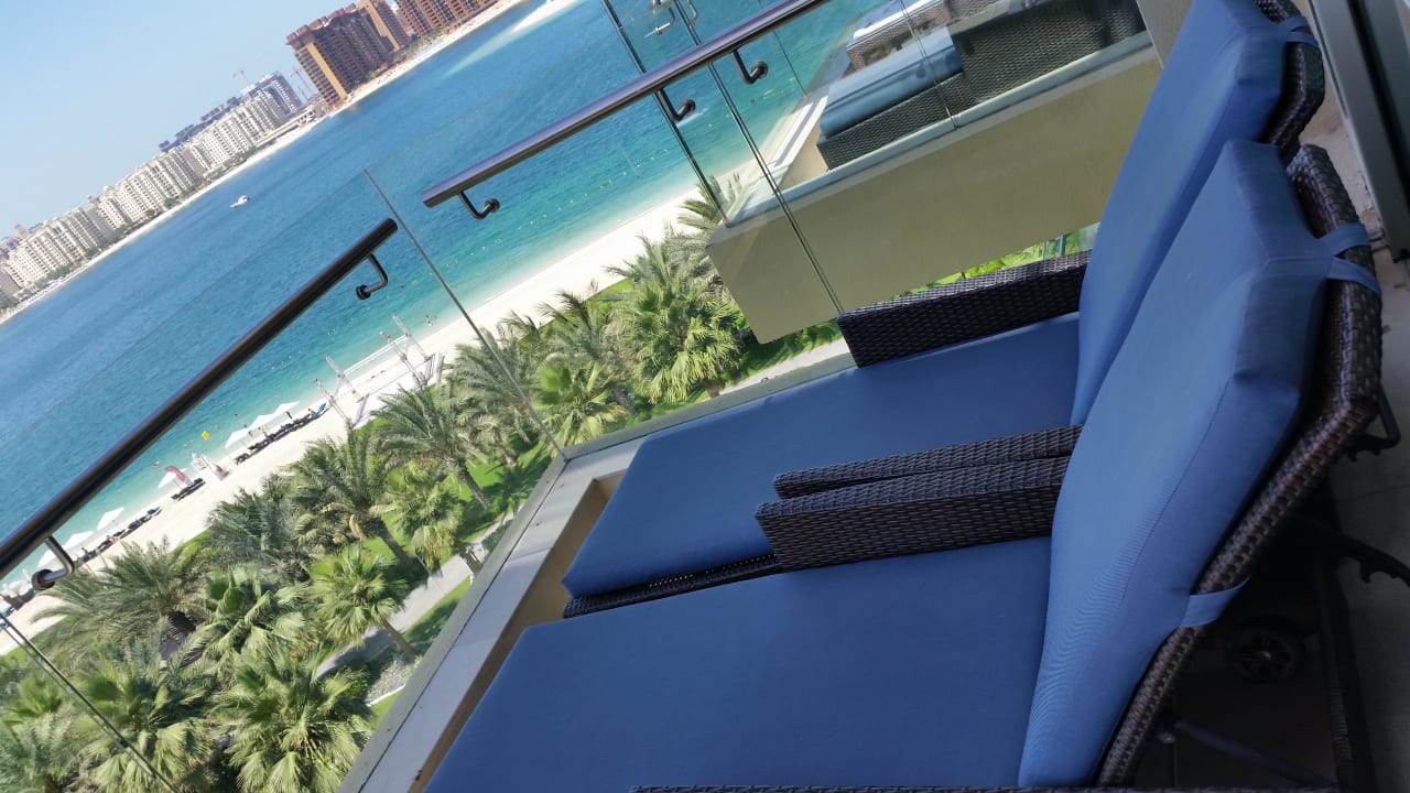 Gemütliche Balkonliegen  Rixos The Palm Hotel & Suites