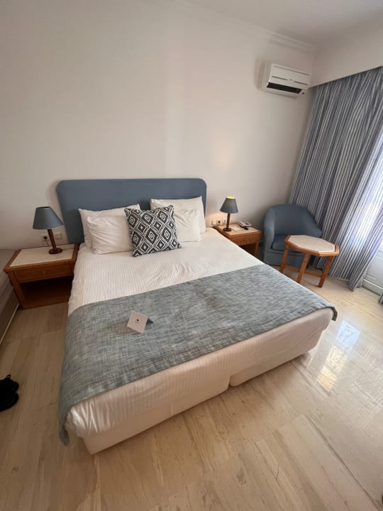Zimmer Mitsis Ramira