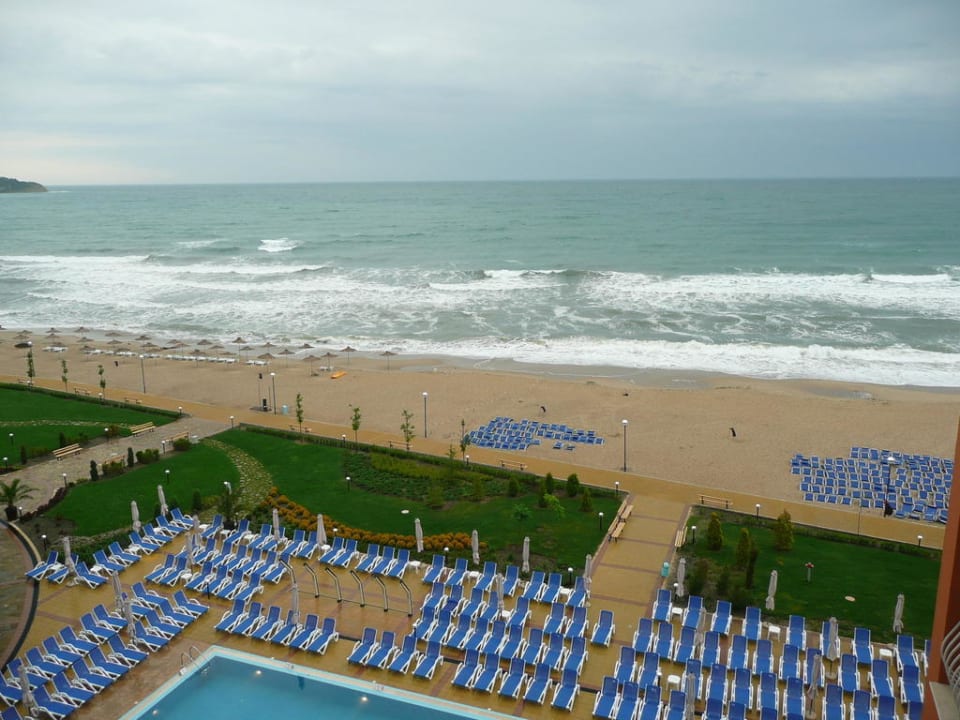 Ausblick vom Zimmer (4. Stock) Sol Luna Bay