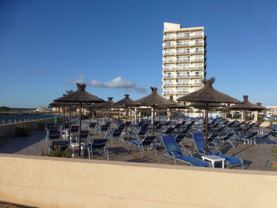 Liegen und Sonnenschirme ohne Grün Iberostar Selection Es Trenc