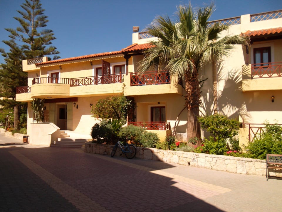 Hotel von außen Cactus Beach