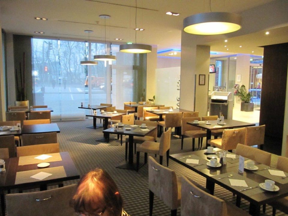 Restaurant am Morgen beim Frühstück Mercure Hotel Hamburg Mitte