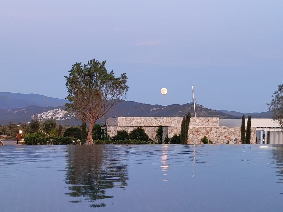 Pool Anda Barut Collection