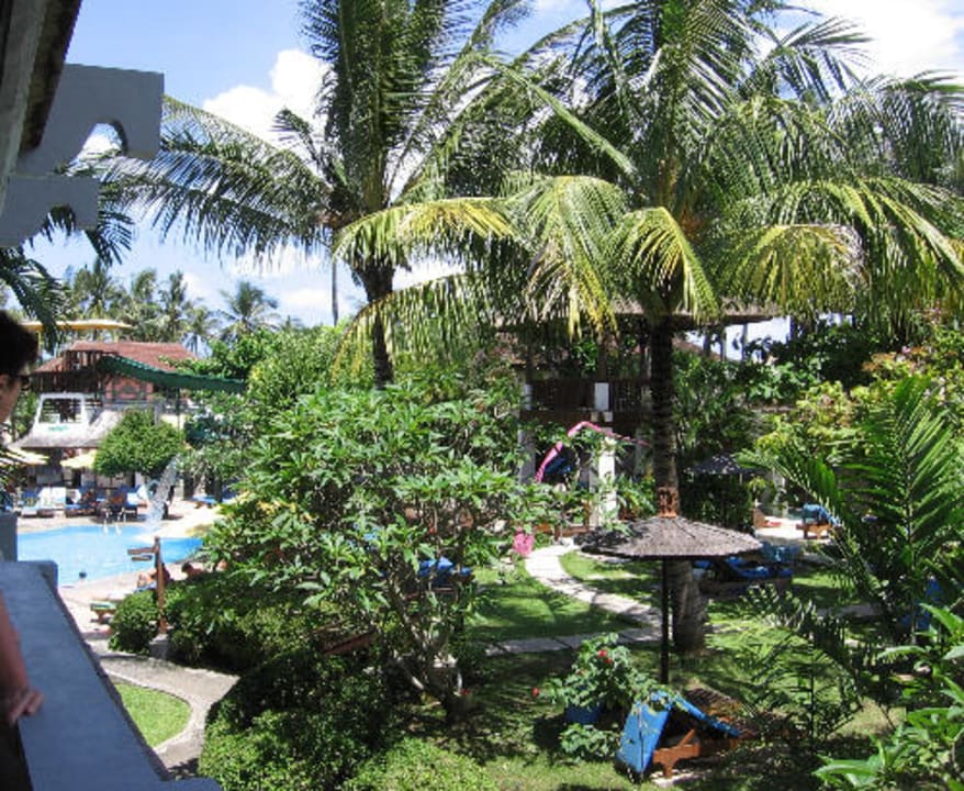 Ruhebereich mit Spa und Lazypool Bali Dynasty Resort