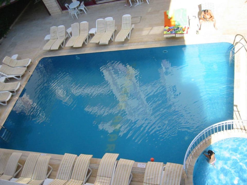 Pool Bella Bravo Suite Hotel