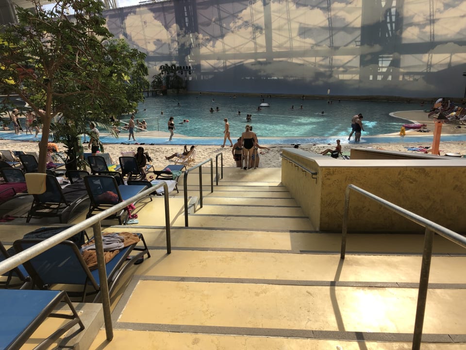 Pool Tropical Islands Resort