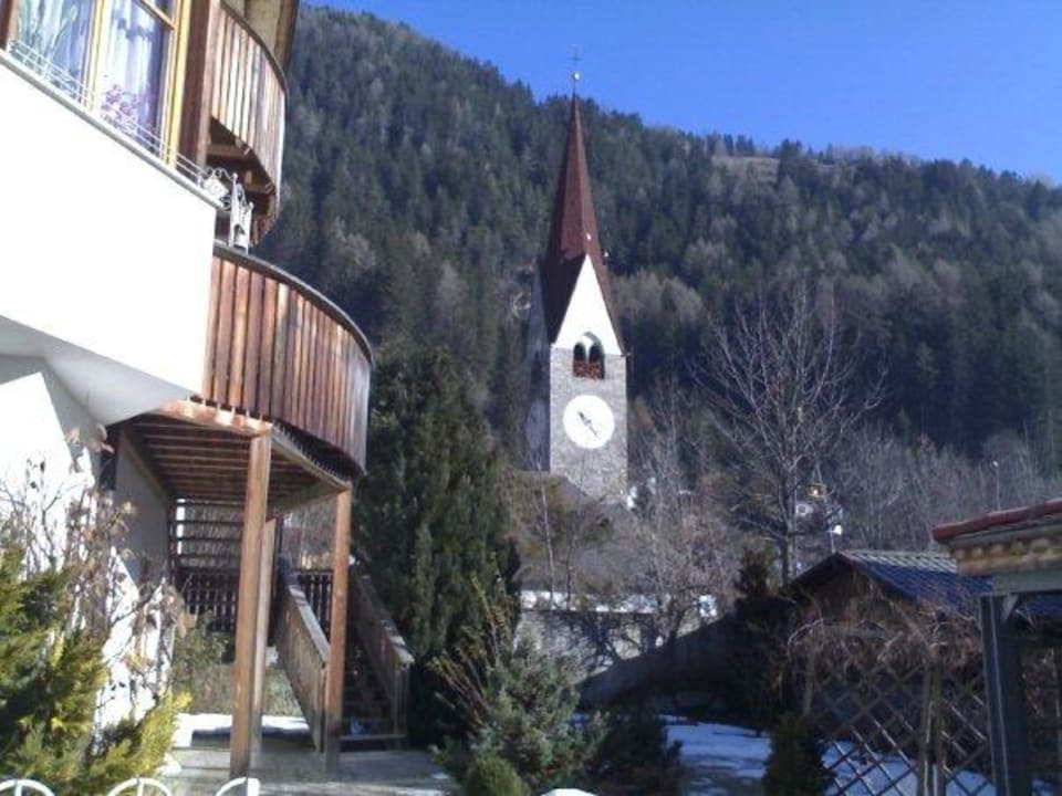 Vista del Campanile di St.Moritz dal Giardino Hotel Alte Mühle