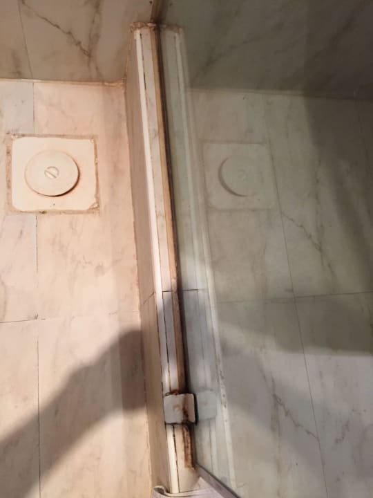Dusche 1 Titanic Beach Spa & Aqua Park