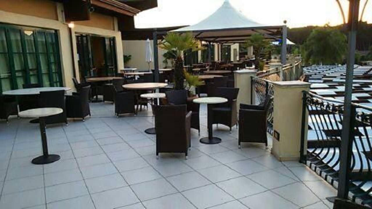 Restauracja (taras) Falkensteiner Club Funimation Garden Calabria