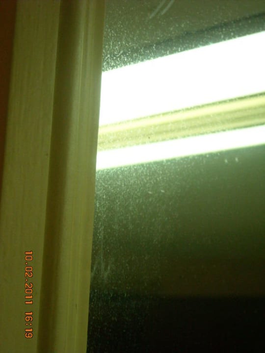 Dreckiger Badspiegel The Tawana Bangkok