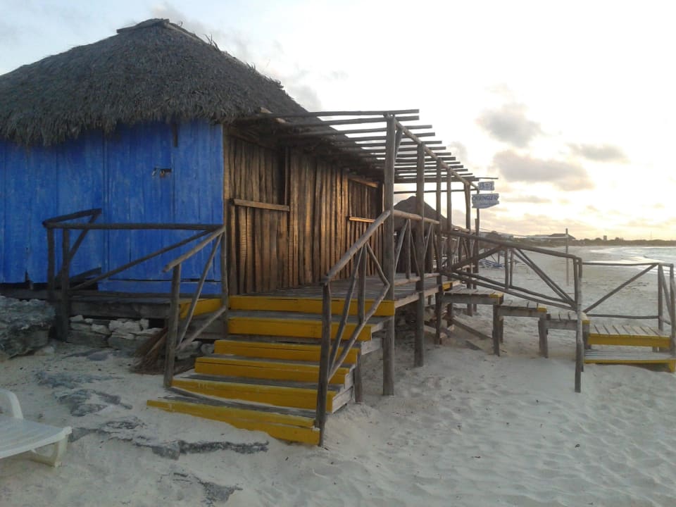 Strandbar Chiringuito 10-18h offen Hotel Cayo Largo del Sol
