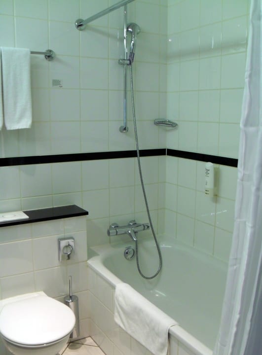 Bad mit Duschwanne Scandic Wrocław