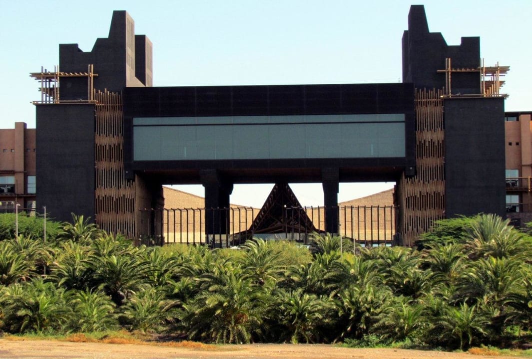Entrance Lopesan Baobab Resort