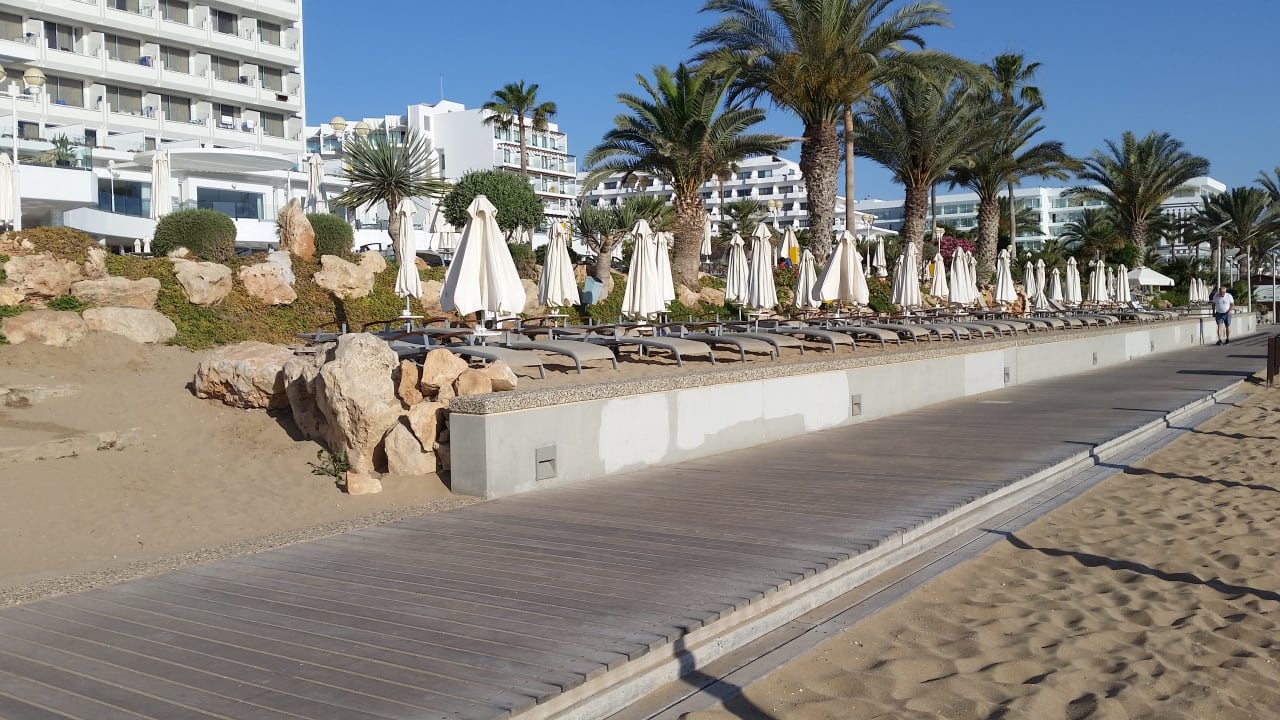 Hoteleigene Liegen  Hotel Sunrise Beach