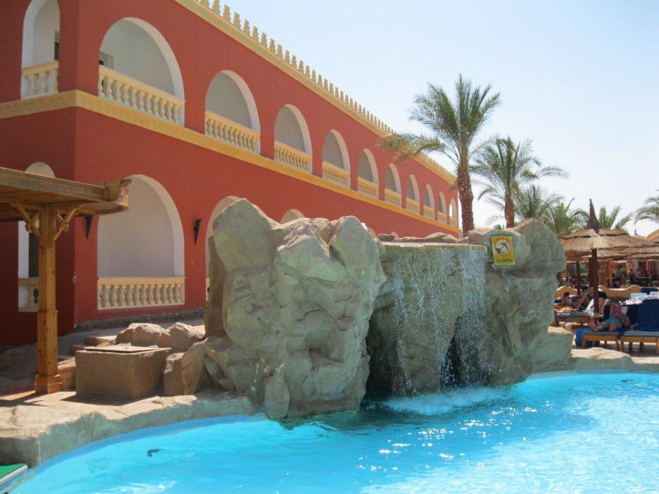 Активный бассейн Pickalbatros Alf Leila Wa Leila Resort - Neverland Hurghada