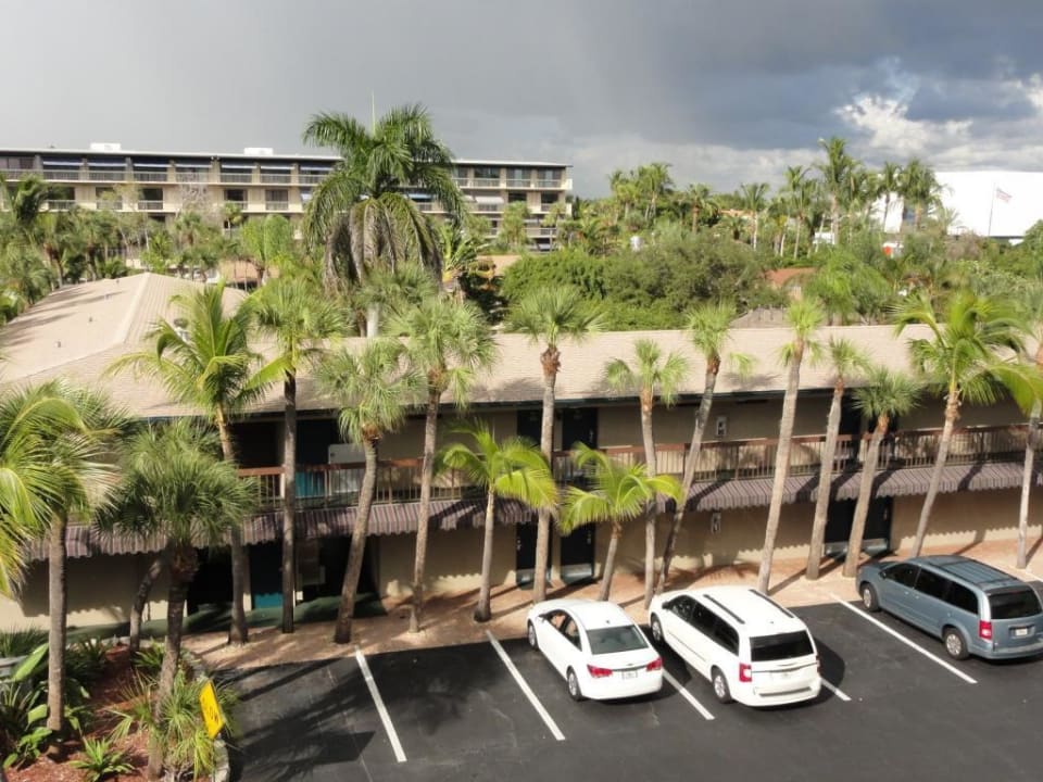 Vorderer Gebäudeteil. Best Western Hotel Naples Inn & Suites