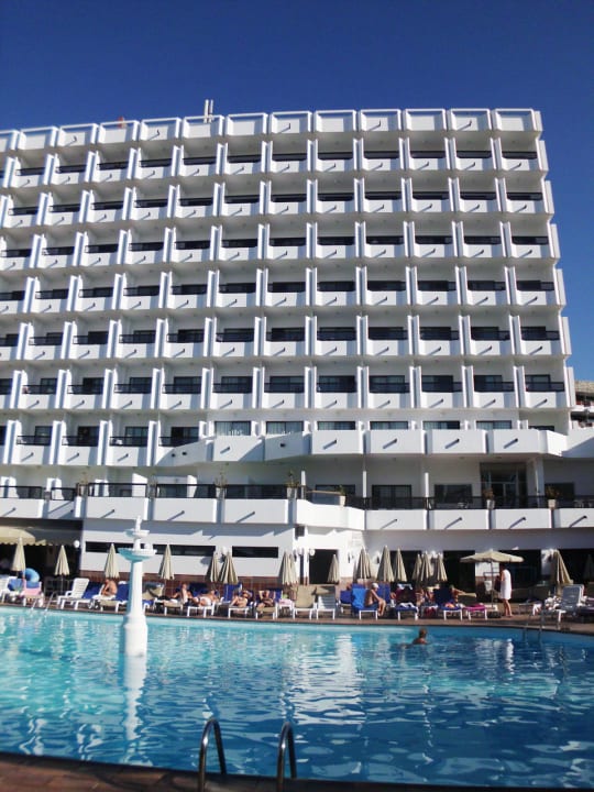 Pool und Hotel Hotel Caserio