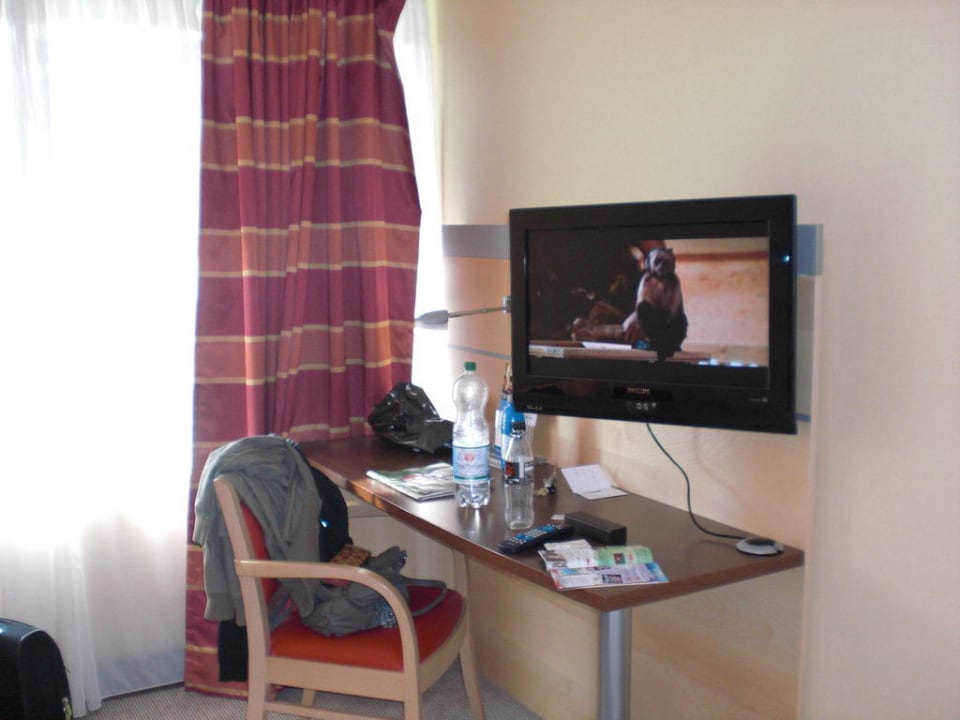 Falchbildschirm TV Holiday Inn Express Paris Canal de la Villette