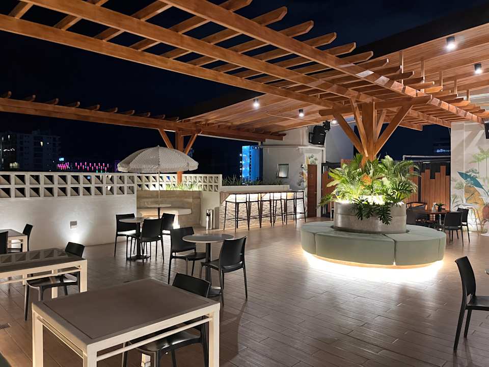 Gastro Nichols Airport Hotel by ZEN Rooms