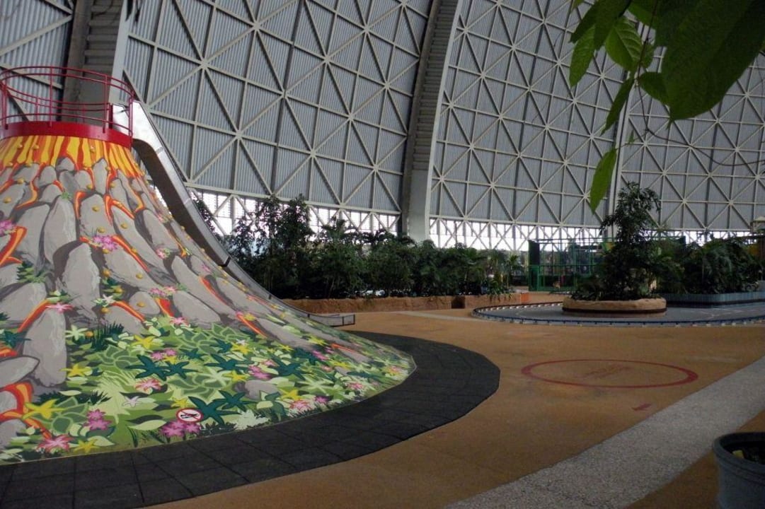 Klettervulkan im Kinderparadies Tropical Islands Resort
