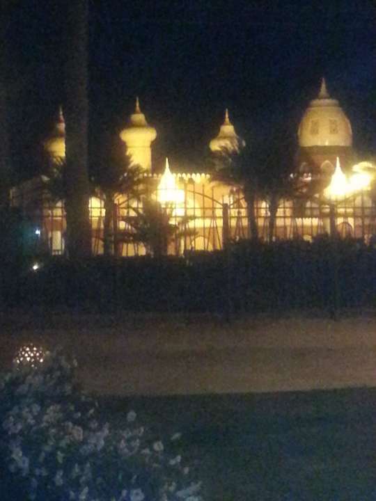 Am Abend von aussen Pickalbatros Alf Leila Wa Leila Resort - Neverland Hurghada