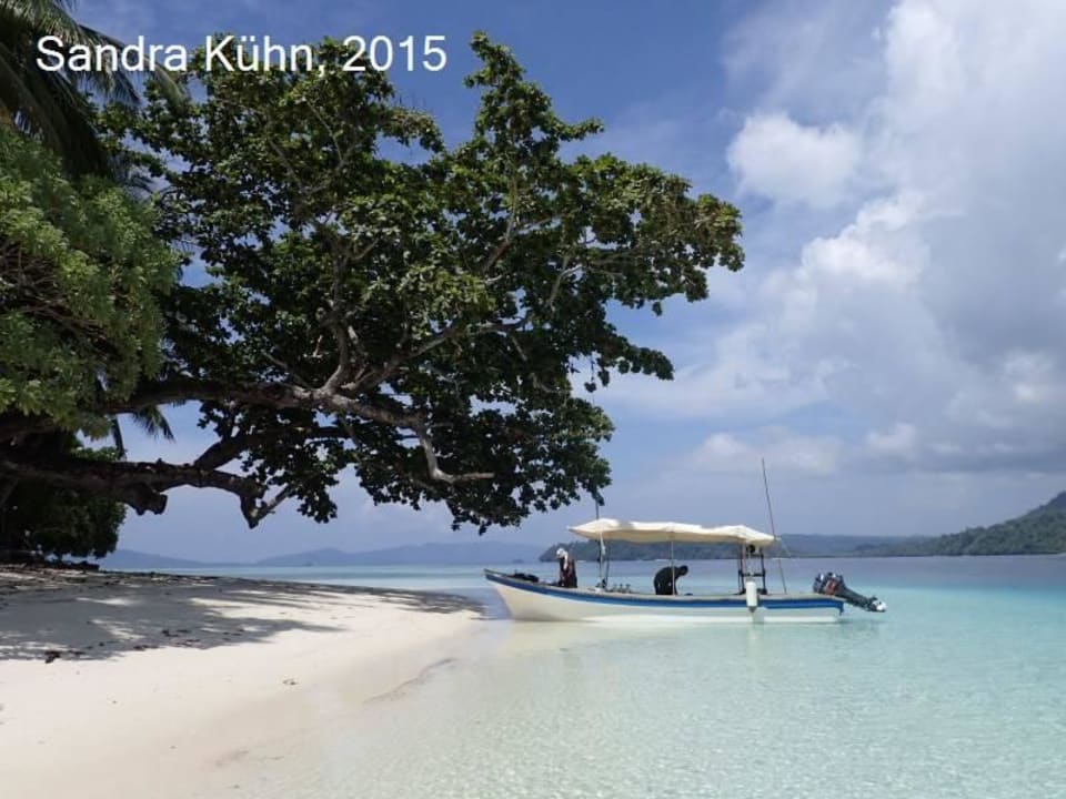 Tauchpause am Strand Papua Explorers Resort