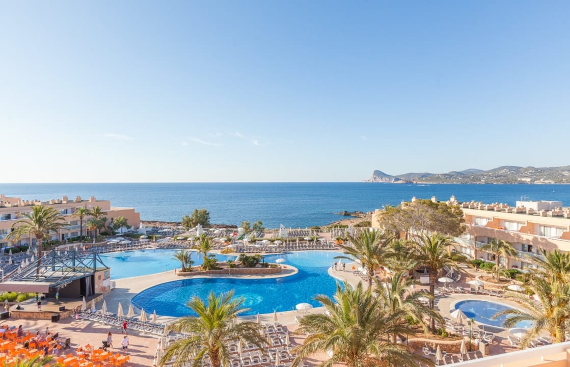 Pool Sirenis Seaview Country Club