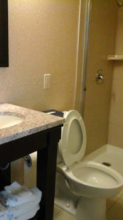 Zimmer Bad-WC Wyndham Garden at Niagara Falls