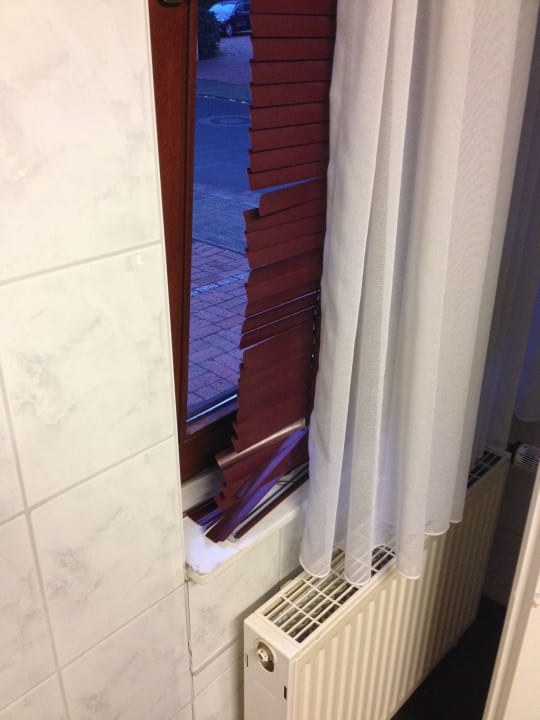 Aus und Einblick ins Bad Das kleine Hotel