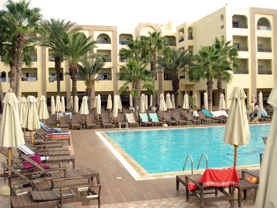 Pool vormittags Hotel Paradis Palace