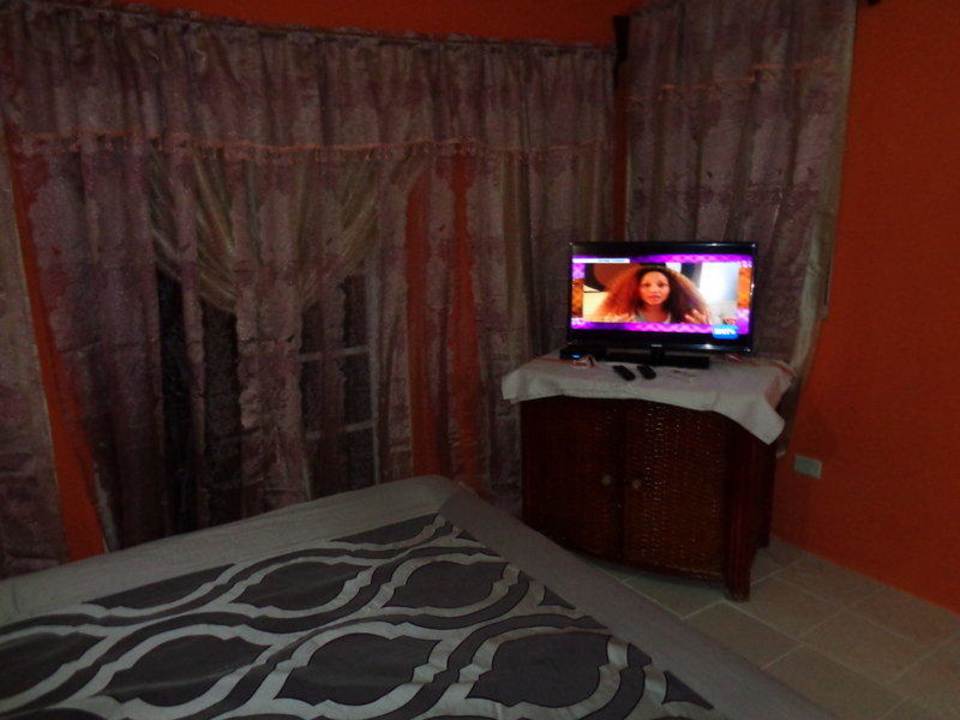 Tv Emerald Ridge Guest House