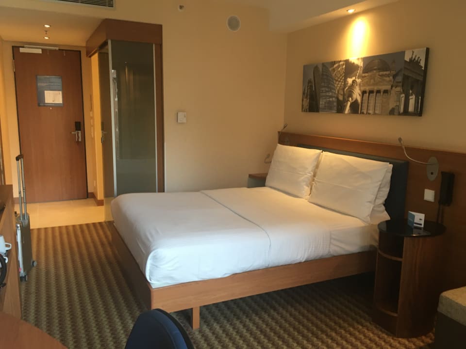 Zimmer Hampton by Hilton Berlin City West