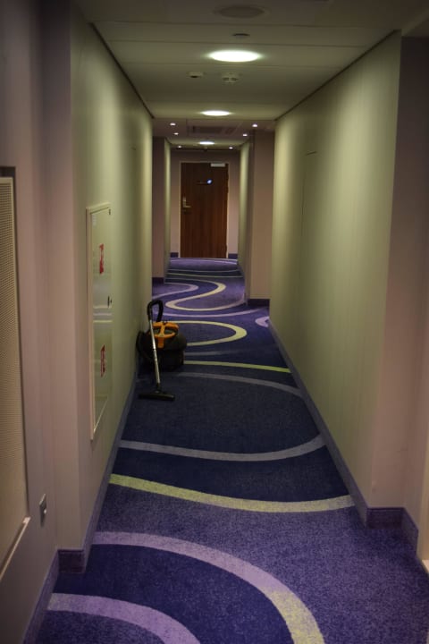 Flur zu den Zimmern Hampton by Hilton Warsaw City Centre
