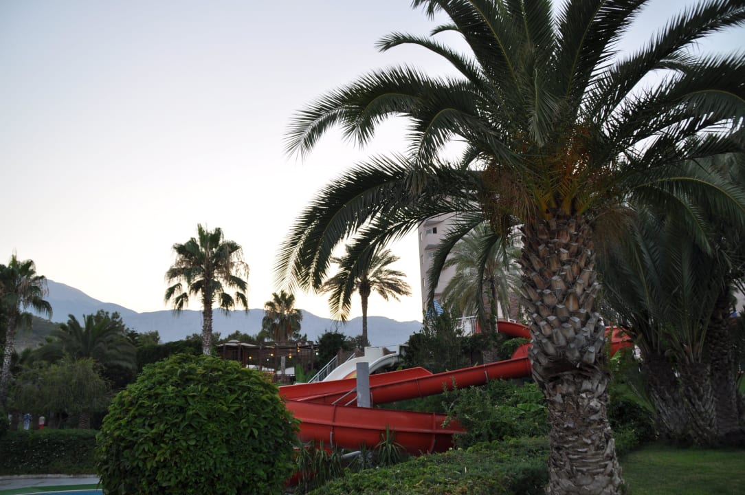 Rutsche und Gartenanlage Kilikya Resort Camyuva