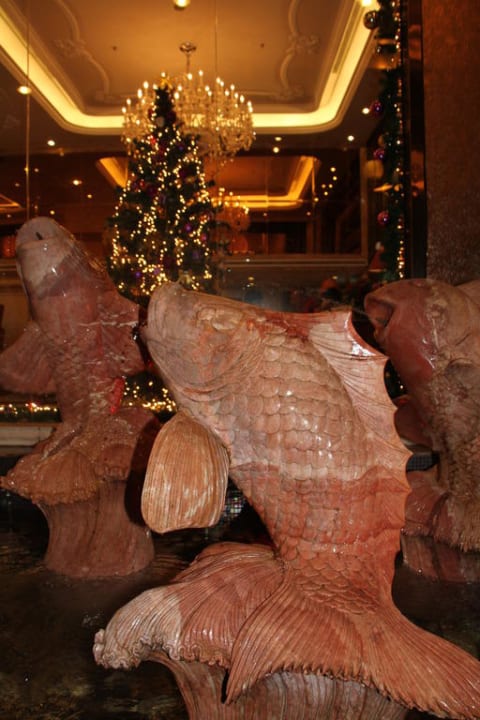 Koikarpfen aus Mamor  Hotel Windsor Plaza