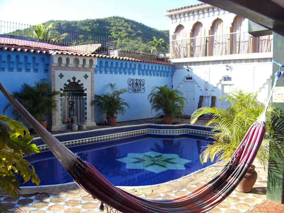 Poolanlage mit ortstypischer Hängematte Hotel Posada Shalimar