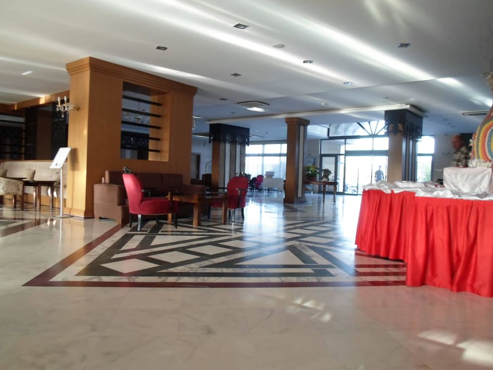 Großzügige Lobby Seaden Corolla Hotel