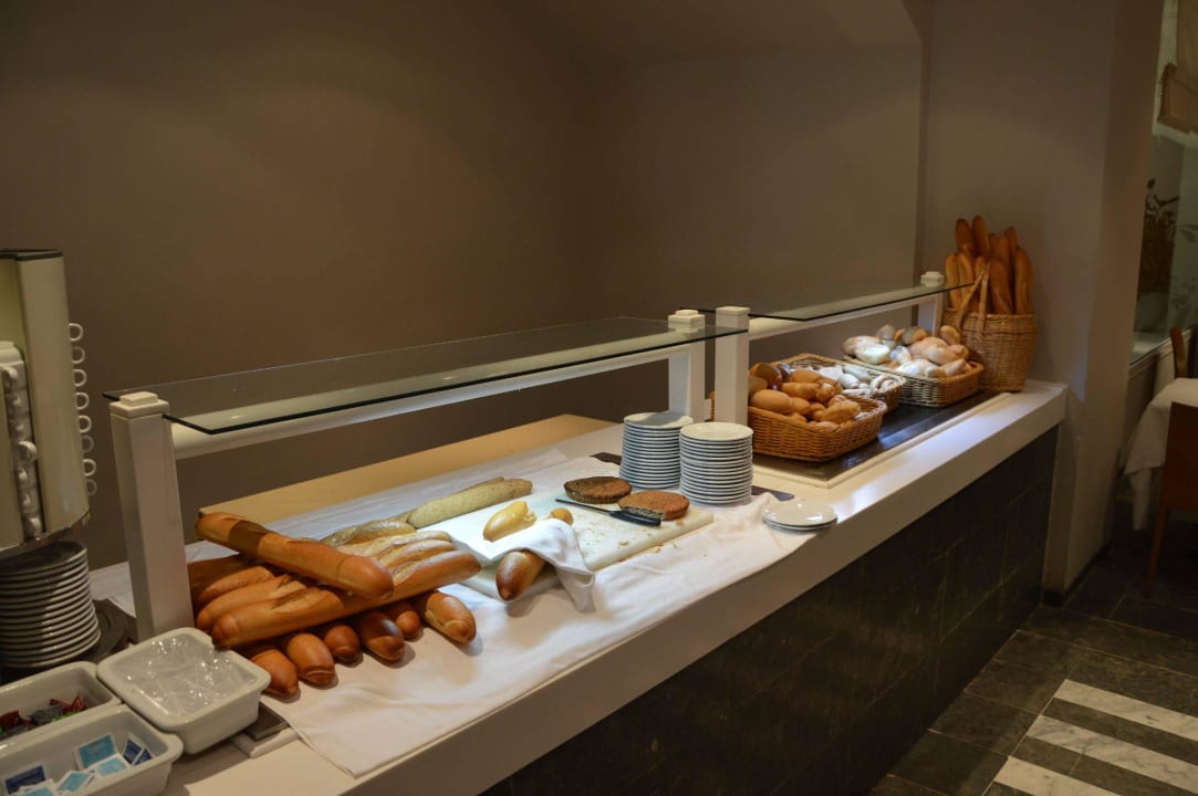 Teil des Frühstücksbüffets The Orangers Beach Resort and Bungalows