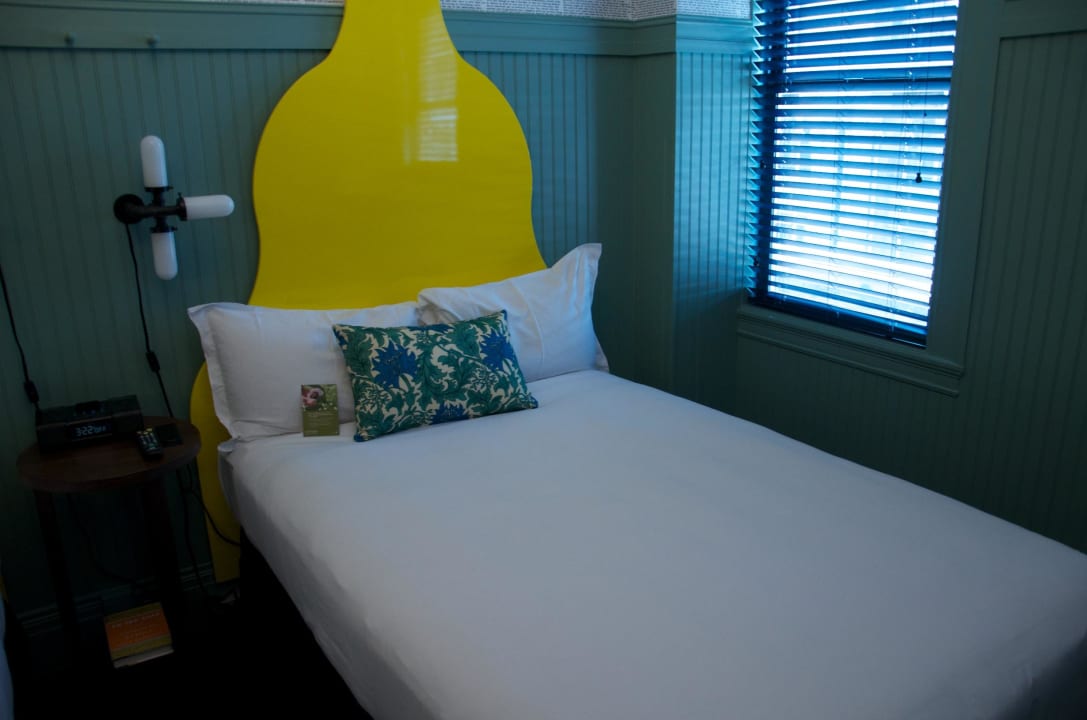 Ein Bett Hotel Triton