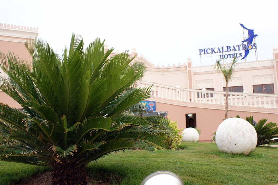 Einfahrt Pickalbatros Palace Resort