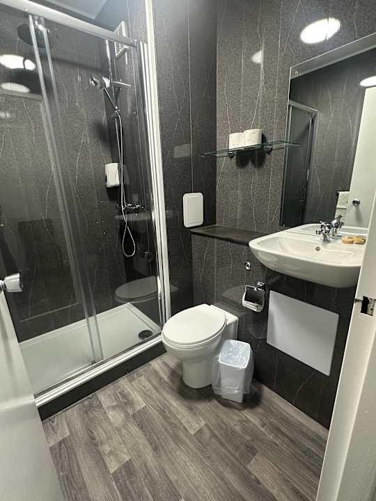 Zimmer Adamton Country House