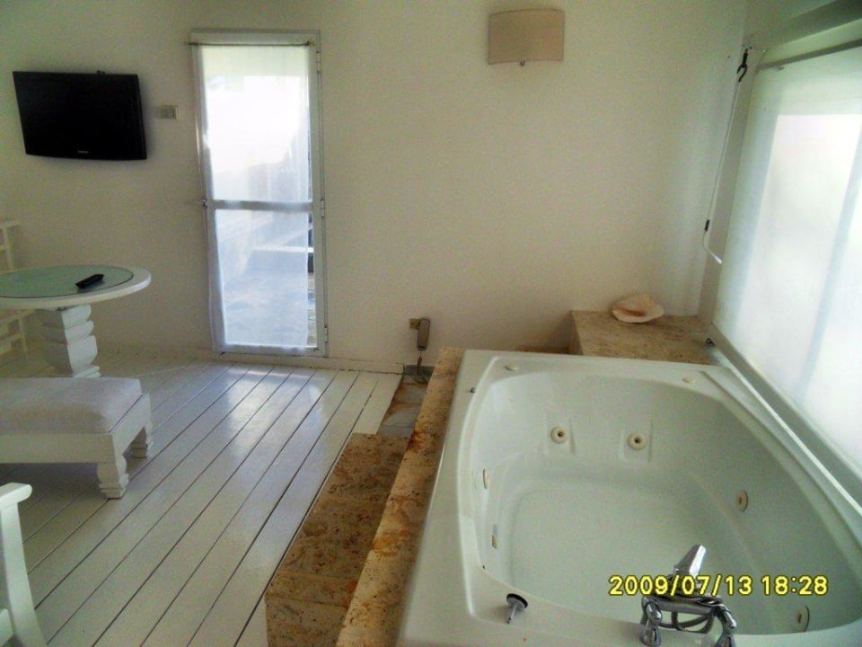 Yakuzzi in der Suite Ocean Blue & Sand