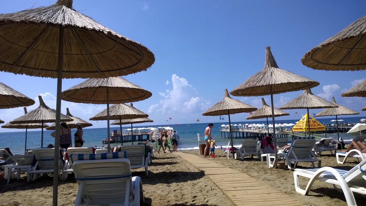 Strand Quattro Beach Spa & Resort