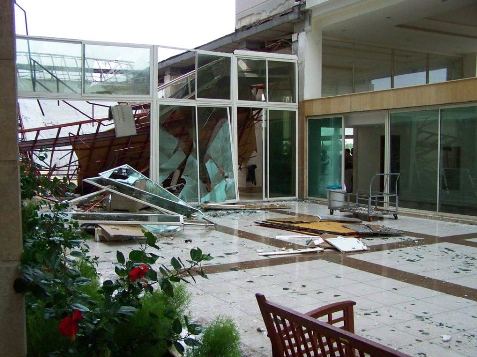 Dacheinsturz Hotel Hedef Resort