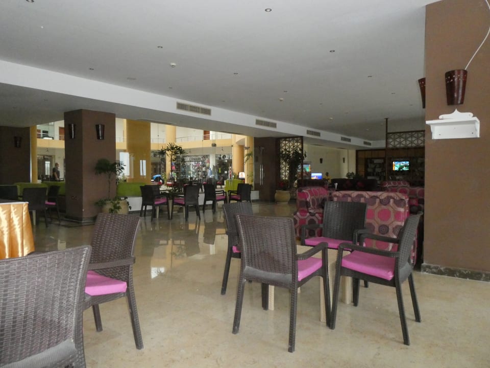 Lobby Three Corners Equinox Beach Resort