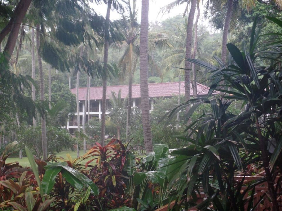 Blick von unserer Terrasse bei Regen Hotel Sheraton Senggigi Lombok Beach Resort